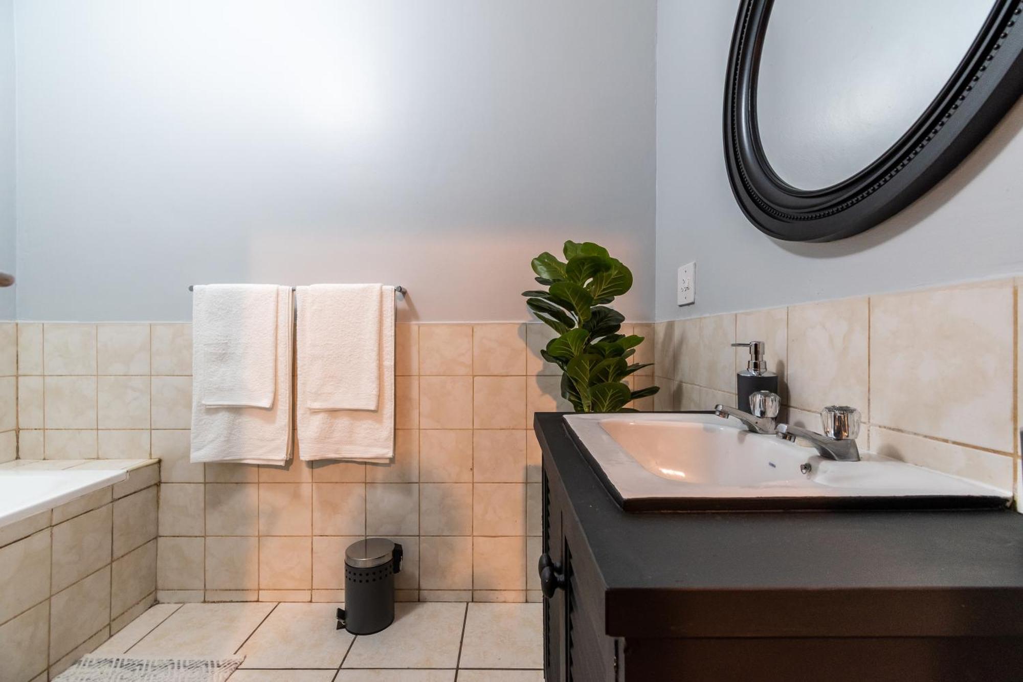 Ferienwohnung The Square 135- Studio With Free Parking, Pool & Gym Access Kapstadt Exterior foto